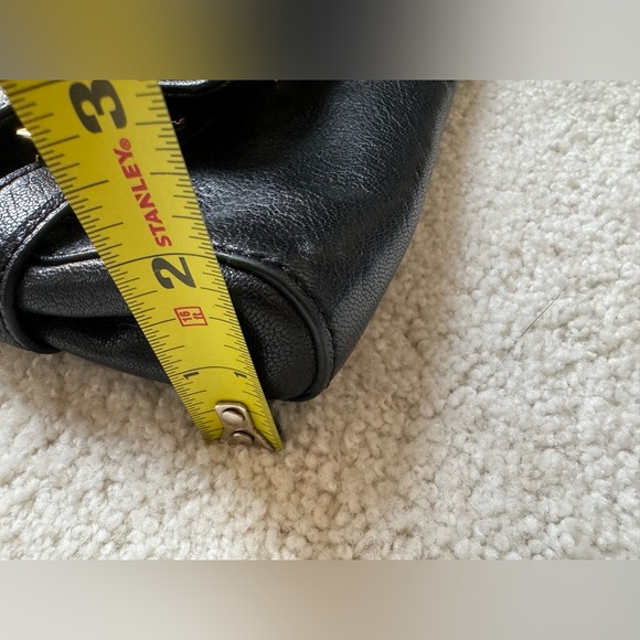 Michael Kors black leather shoulder bag with gold chain and hardware - Picture 5 of 16